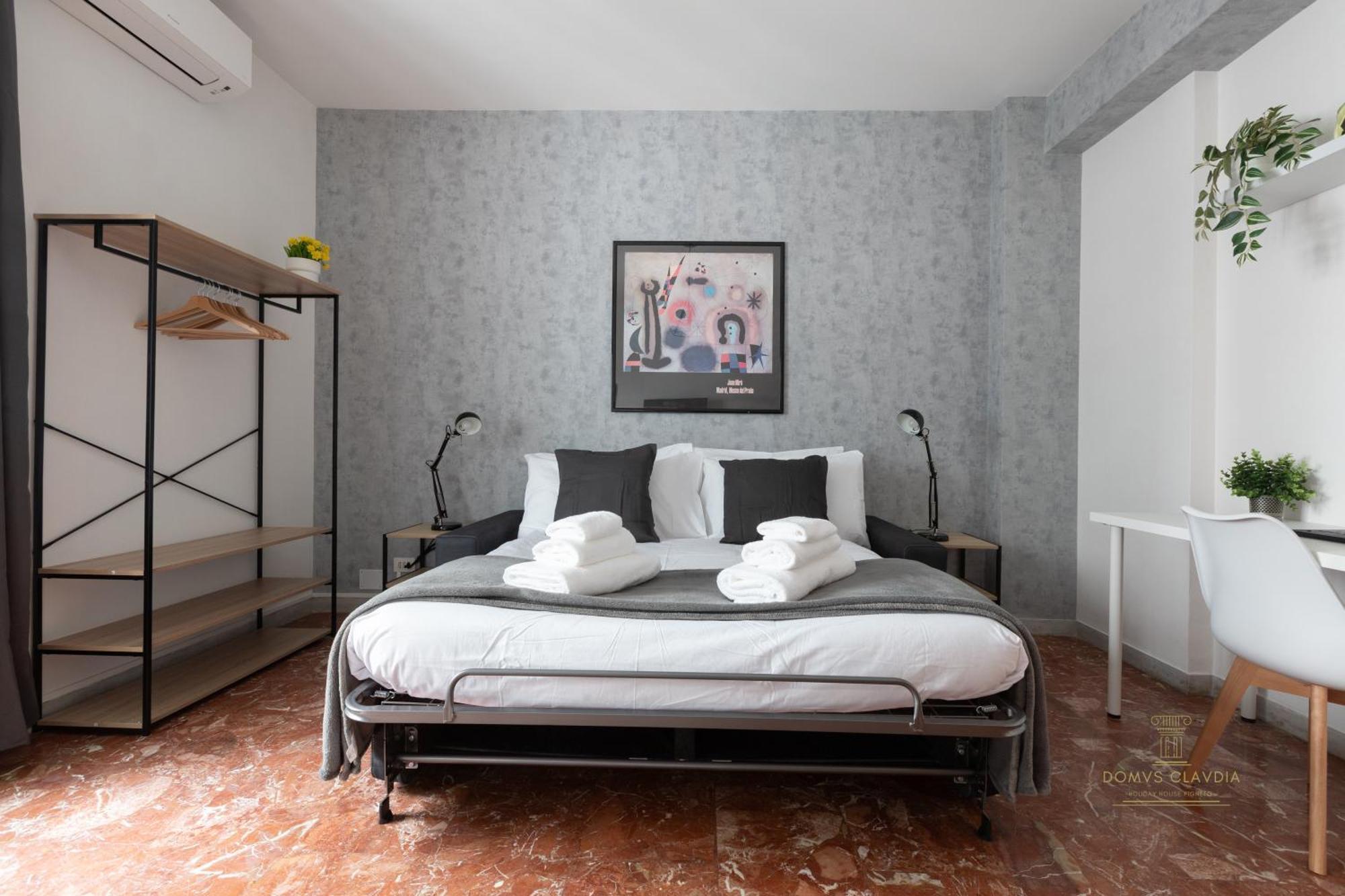 Apartment Domvs Clavdia - Metro Station, 8 Min To Center, Roma, 6pax, A-c