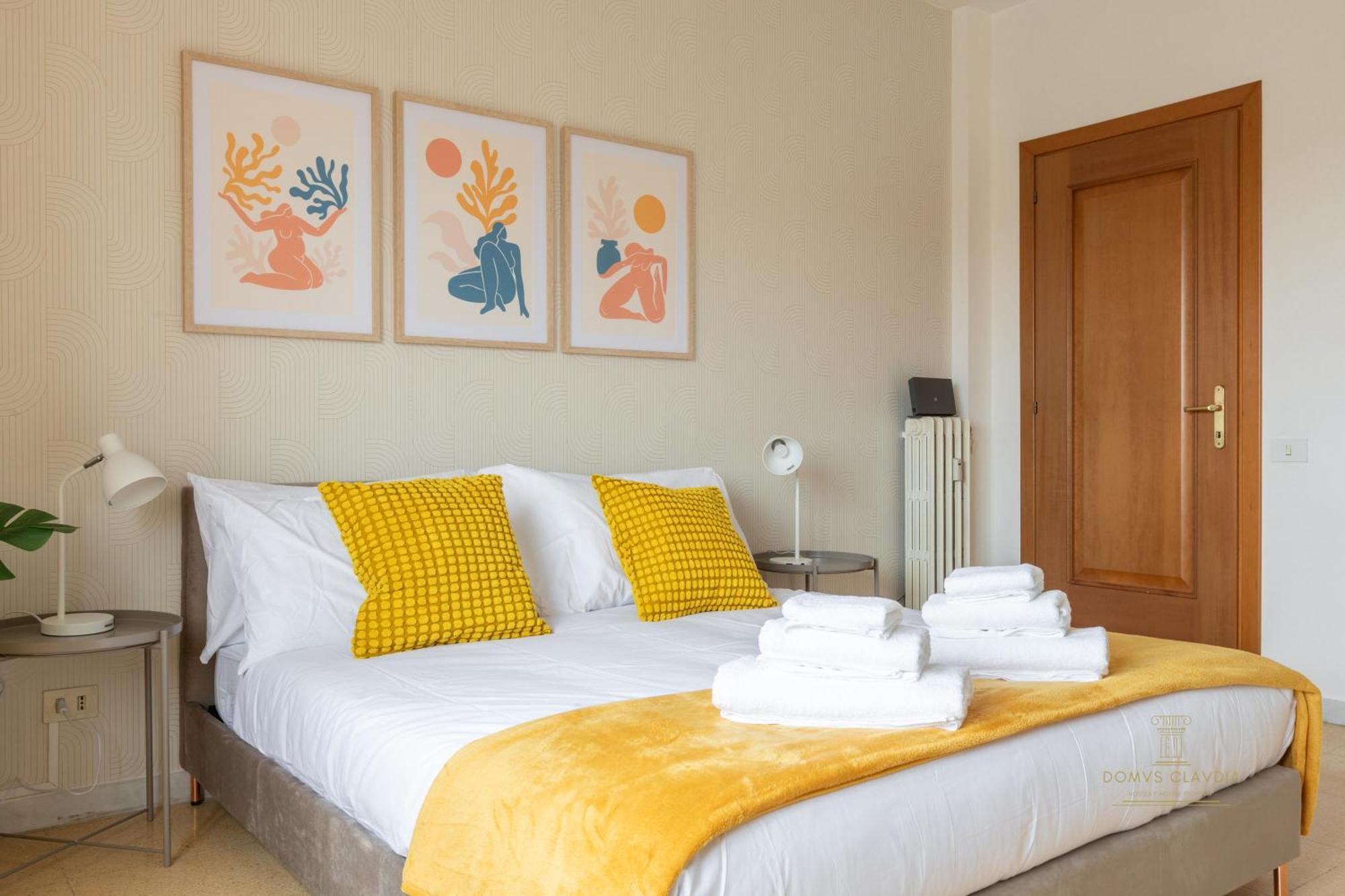 Apartment Domvs Clavdia - Metro Station, 8 Min To Center, Roma, 6pax, A-c