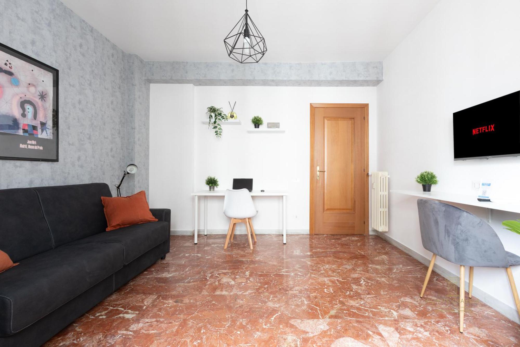 Apartment Domvs Clavdia - Metro Station, 8 Min To Center, Roma, 6pax, A-c *