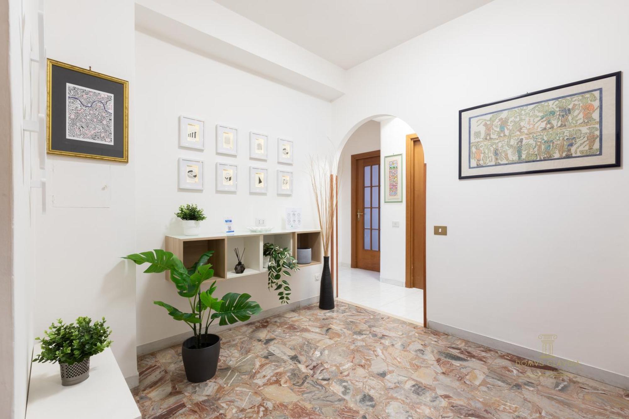 Apartment Domvs Clavdia - Metro Station, 8 Min To Center, Roma, 6pax, A-c