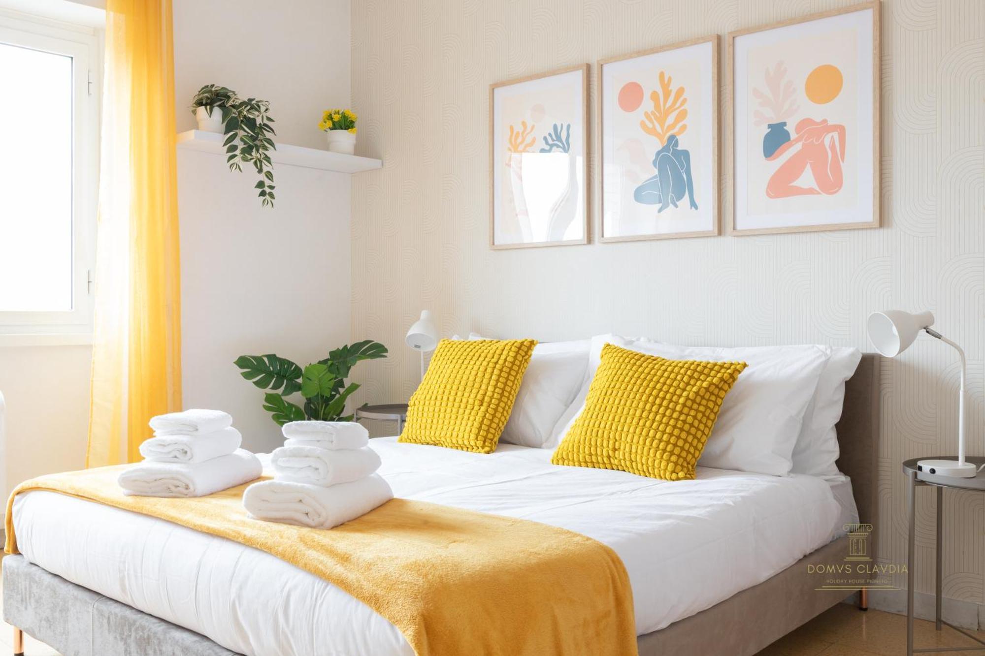 Apartment Domvs Clavdia - Metro Station, 8 Min To Center, Roma, 6pax, A-c *